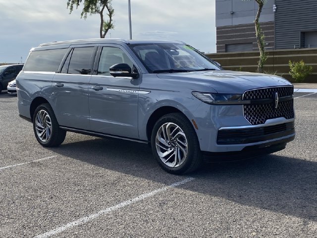 Used 2025 Lincoln Navigator L Reserve AWD/4WD image 9