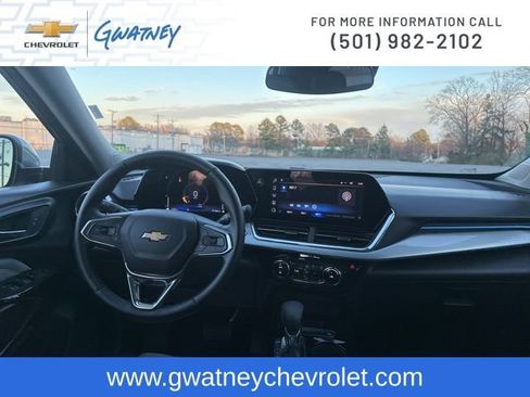 Used 2025 Chevrolet Trax LT w/ LT Convenience Package image 22
