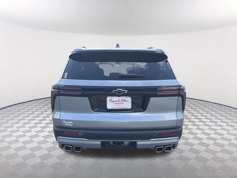 Used 2025 Chevrolet Traverse LT AWD/4WD image 16