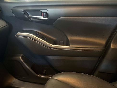 Used 2021 Toyota Highlander XSE image 23