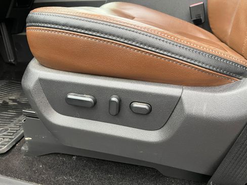 Used 2014 Ford F250 Platinum w/ FX4 Off-Road Package image 27