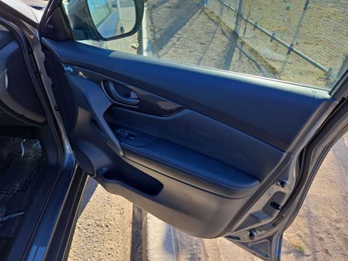 Used 2020 Nissan Rogue S image 18