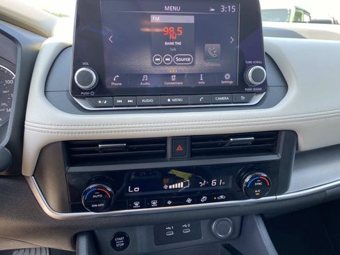 Used 2025 Nissan Rogue SV AWD/4WD image 12