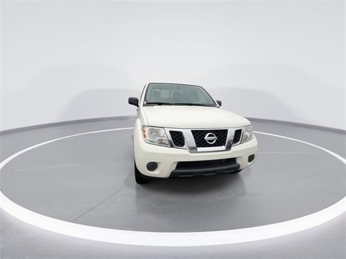 Used 2019 Nissan Frontier SV image 3