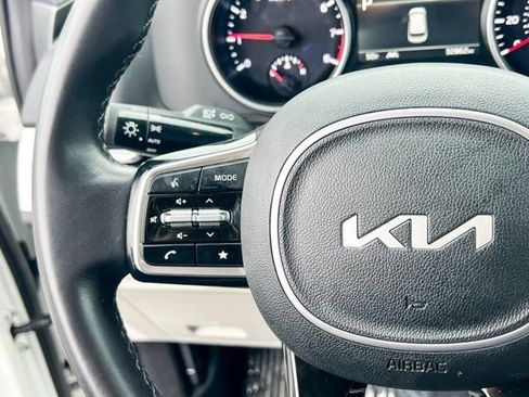 Certified 2024 Kia Carnival LX image 27