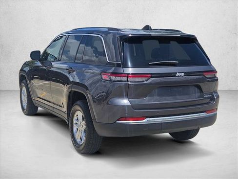 Used 2023 Jeep Grand Cherokee Laredo RWD image 7