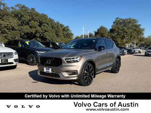 Used 2022 Volvo XC40 T4 R-Design w/ Advanced Package image 1