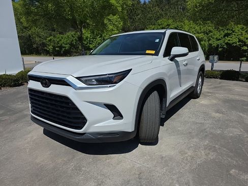 Used 2024 Toyota Grand Highlander XLE image 8