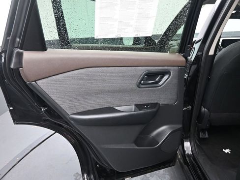 Used 2023 Nissan Rogue S image 22