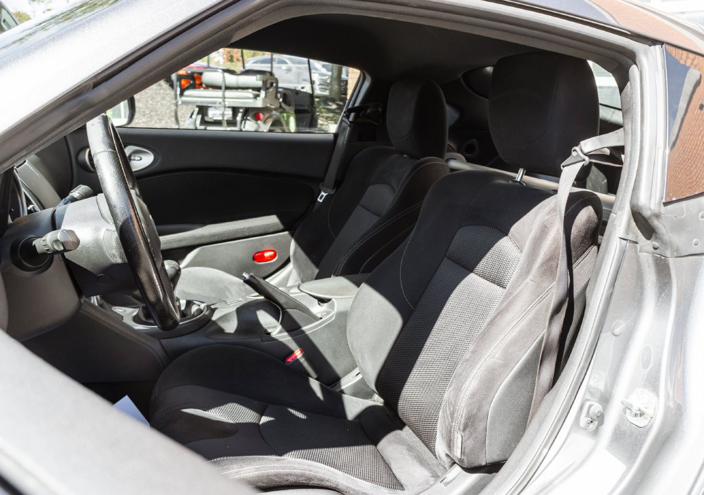 Used 2017 Nissan 370Z Coupe RWD image 7