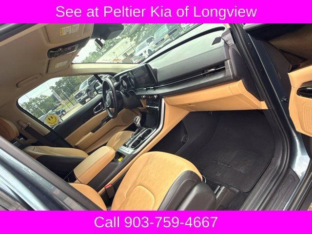 Used 2024 Kia Carnival EX FWD image 10