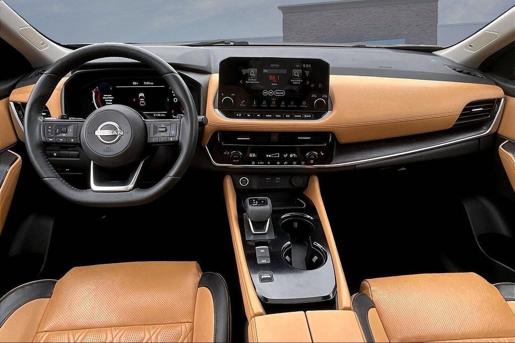 Used 2023 Nissan Rogue Platinum FWD image 7
