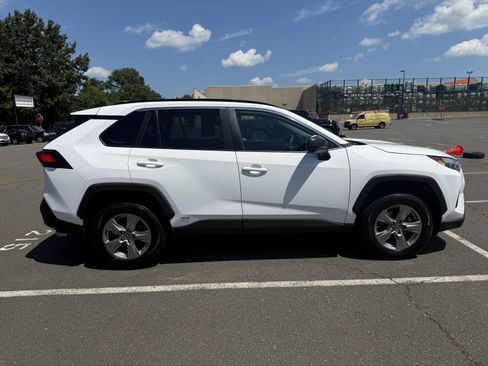 Used 2023 Toyota RAV4 LE AWD/4WD image 8