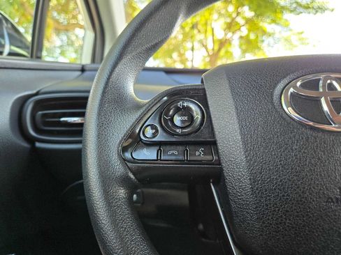 Used 2019 Toyota Prius LE AWD/4WD image 29