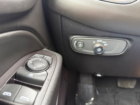 Used 2019 Chevrolet Equinox LT image 27