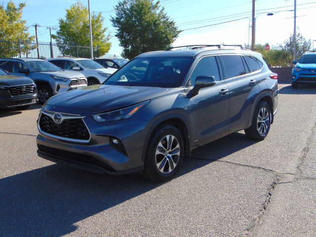 Used 2022 Toyota Highlander XLE AWD/4WD image 8