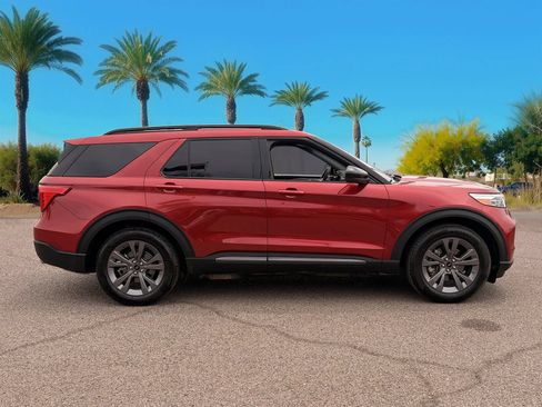 Used 2022 Ford Explorer XLT w/ Equipment Group 202A RWD image 6