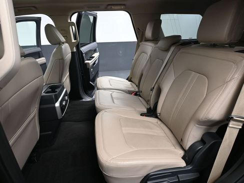 Used 2024 Ford Expedition Limited image 40