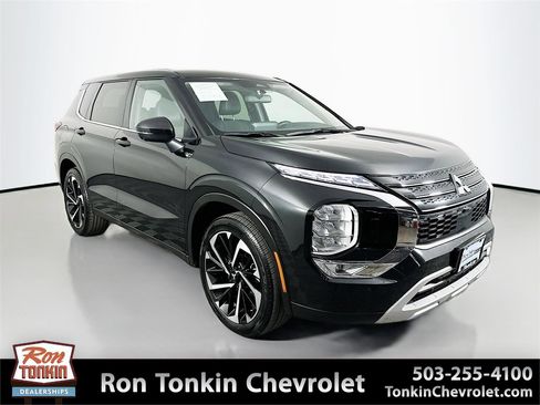 Used 2024 Mitsubishi Outlander SE image 1