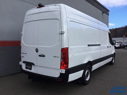 Used 2022 Mercedes-Benz Sprinter 2500 image 11
