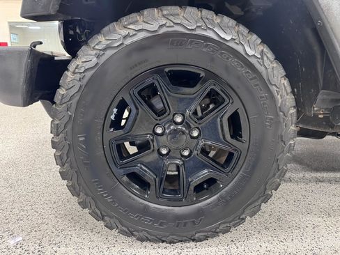 Used 2015 Jeep Wrangler Unlimited Sport AWD/4WD image 16