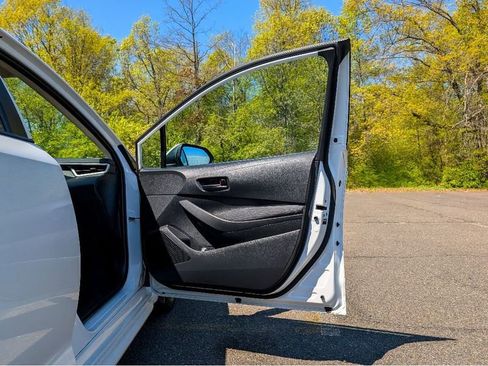 Used 2022 Toyota Corolla LE FWD image 13