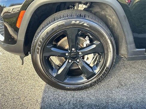 Certified 2023 Jeep Grand Cherokee Altitude image 10