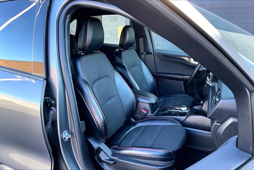 Used 2023 Ford Escape ST-Line w/ Tech Pack #1 AWD/4WD image 7