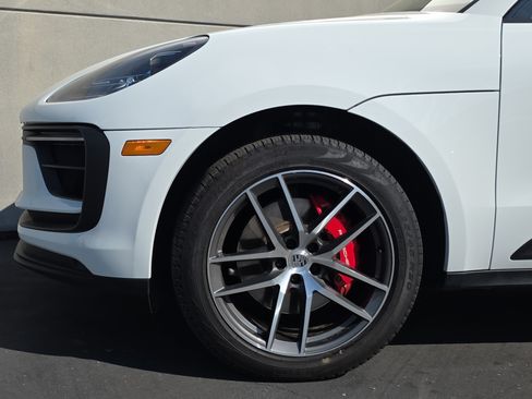 Certified 2023 Porsche Macan S AWD/4WD image 11