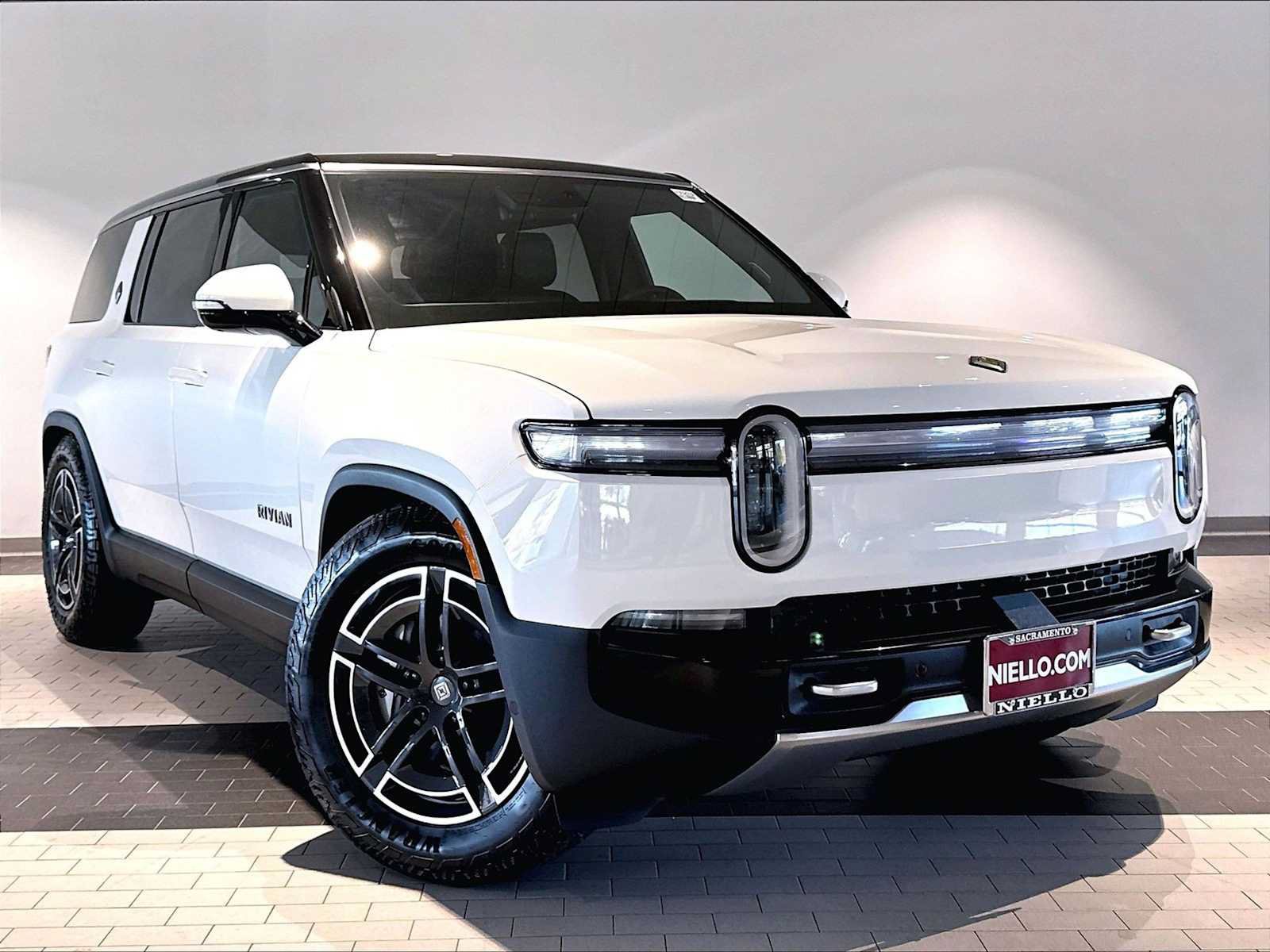 Used 2026 Rivian R1S Adventure Dual AWD/4WD image 13