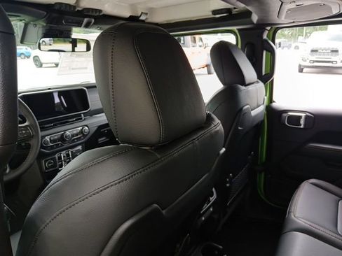 New 2025 Jeep Gladiator Sport S image 17