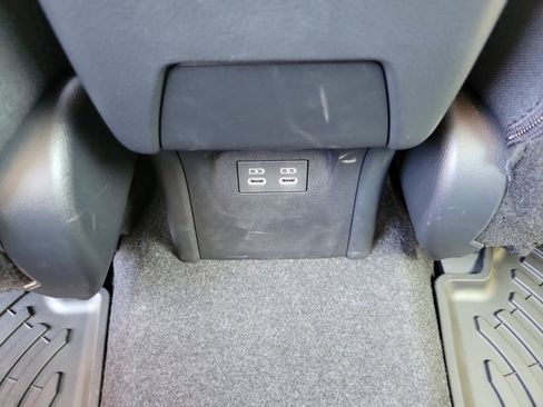 Used 2025 Toyota Prius LE FWD image 10