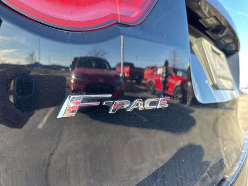Used 2017 Jaguar F-PACE Premium image 5