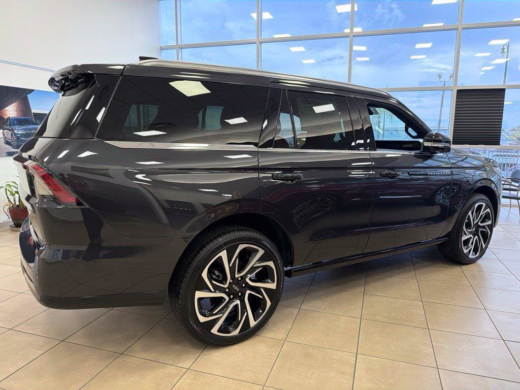 New 2026 Lincoln Navigator Black Label AWD/4WD image 2