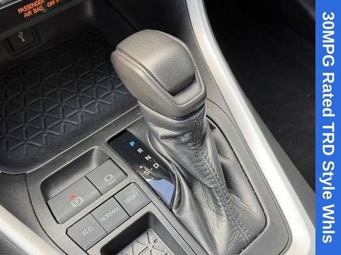 Used 2020 Toyota RAV4 LE FWD image 27
