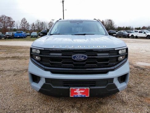 New 2025 Ford Expedition Active image 9