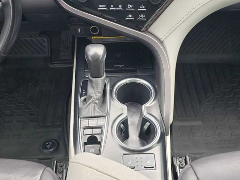 Used 2020 Toyota Camry XLE w/ Sunroof Package image 13