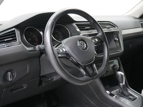 Used 2019 Volkswagen Tiguan SE image 9