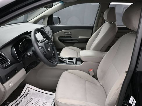 Used 2020 Kia Sedona L FWD image 11