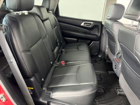 Used 2016 Nissan Pathfinder Platinum w/ Family Entertainment Package AWD/4WD image 29
