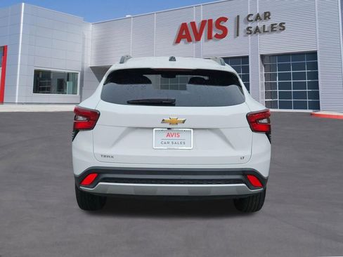Used 2025 Chevrolet Trax LT w/ LT Convenience Package FWD image 5