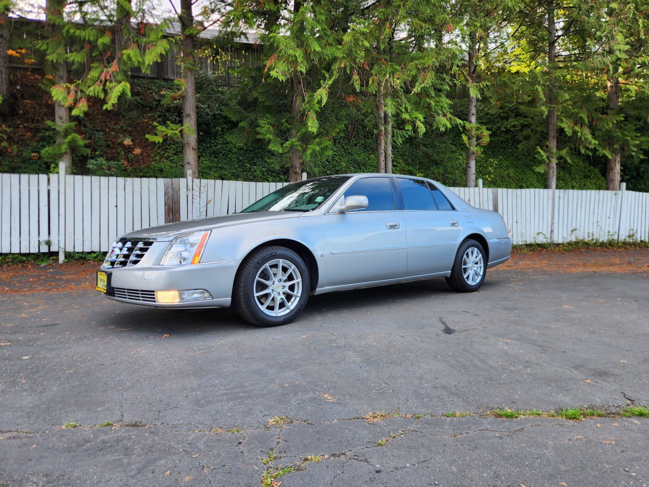 Used 2008 Cadillac DTS w/ Sun And Sound Package FWD image 21