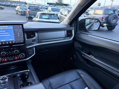 Certified 2024 Ford Expedition XLT image 21