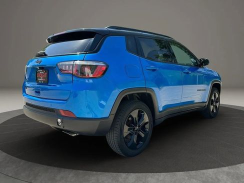 Used 2018 Jeep Compass Latitude w/ Popular Equipment Group AWD/4WD image 5