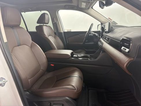 Used 2025 Honda Pilot Elite image 12