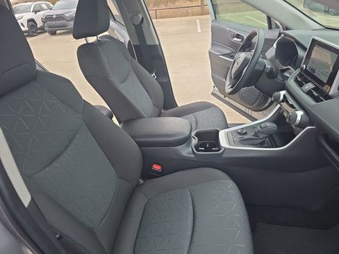 Used 2025 Toyota RAV4 XLE image 10
