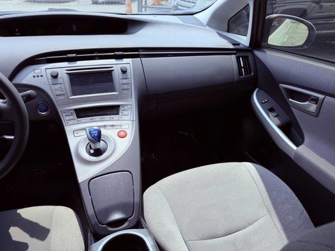 Used 2014 Toyota Prius Two image 16