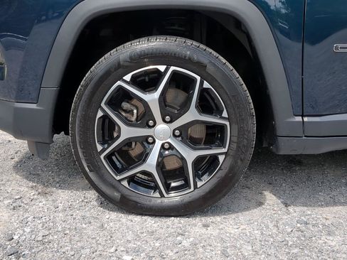 Used 2024 Jeep Compass Limited w/ Sun and Sound Group AWD/4WD image 9