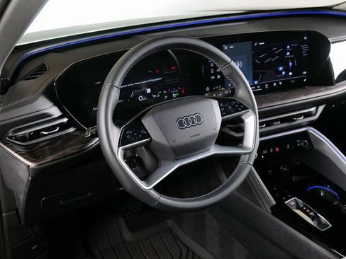 Certified 2025 Audi Q5 Premium w/ Convenience Package AWD/4WD image 3