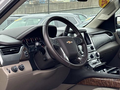 Used 2018 Chevrolet Suburban Premier image 12
